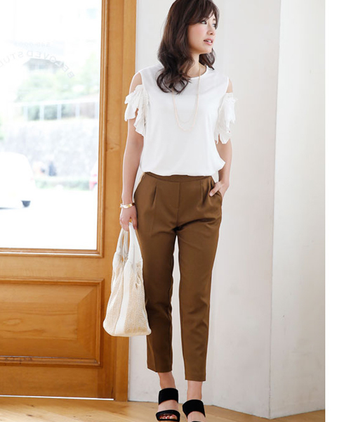 Pierrot（ピエロ）の「360°美脚見えストレートテーパードパンツ センタープレス（その他パンツ・レディース・ベージュ系その他/ライトカーキ/ピンクベージュ/ベージュ/ネイビー/ストライプ/ホワイト系その他/ブラウン/チャコール/ブラック/ブラウン系その他/ピンク系その他/サンドベージュ/グレー/ブルー/ホワイト/モカ/グリーン/ブルー系その他/イエロー/スモークピンク/ラベンダー/ブルーグリーン/パープル系その他/ブラック系その他/キャメル/ブラウン系その他2/ベージュ系その他2/グリーン系その他/グレイッシュベージュ/テラコッタ/イエロー系その他/ブルー系その他2/ミント/ベージュ系その他3/ピンク/ブルーパープル/インディゴブルー・L/S/M/LL/XS/SS）」の8枚目の写真