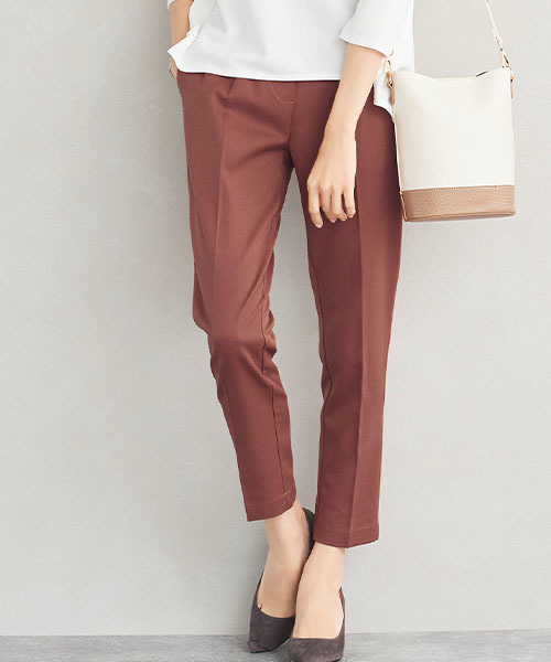 Pierrot（ピエロ）の「360°美脚見えストレートテーパードパンツ センタープレス（その他パンツ・レディース・ベージュ系その他/ライトカーキ/ピンクベージュ/ベージュ/ネイビー/ストライプ/ホワイト系その他/ブラウン/チャコール/ブラック/ブラウン系その他/ピンク系その他/サンドベージュ/グレー/ブルー/ホワイト/モカ/グリーン/ブルー系その他/イエロー/スモークピンク/ラベンダー/ブルーグリーン/パープル系その他/ブラック系その他/キャメル/ブラウン系その他2/ベージュ系その他2/グリーン系その他/グレイッシュベージュ/テラコッタ/イエロー系その他/ブルー系その他2/ミント/ベージュ系その他3/ピンク/ブルーパープル/インディゴブルー・L/S/M/LL/XS/SS）」の12枚目の写真