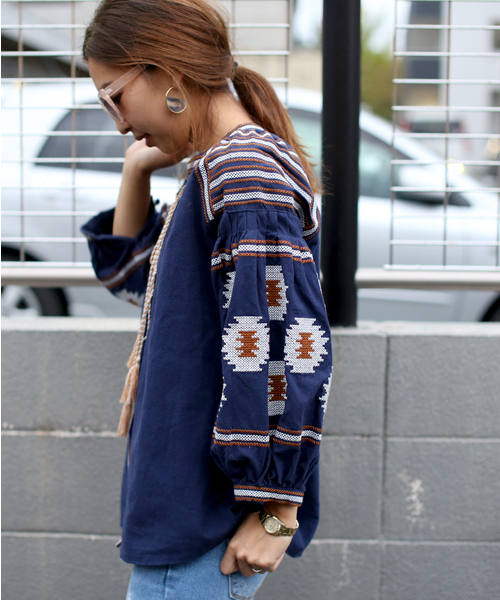 Bab Bou Jeloud(バブブージュルード)の「【Bab】刺繍ボリュームスリーブ ブラウス(シャツ/ブラウス・レディース・ホワイト/レッド/ネイビー・38)」の3枚目の写真