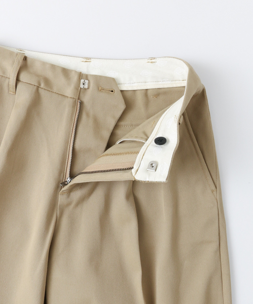 Dickies（ディッキーズ）の「UR DICKIES 別注TCタックテーパードパンツ（その他パンツ・レディース・ブラック/ベージュ/グレー・SMALL/MEDIUM）」の19枚目の写真