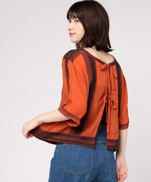 Khaju（カージュ）の「Khaju:バイカラーエンブロイダリーリボンブラウス（シャツ/ブラウス・レディース・ネイビー/レンガ・ONE SIZE）」の12枚目の写真