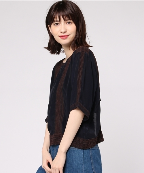 Khaju（カージュ）の「Khaju:バイカラーエンブロイダリーリボンブラウス（シャツ/ブラウス・レディース・ネイビー/レンガ・ONE SIZE）」の11枚目の写真