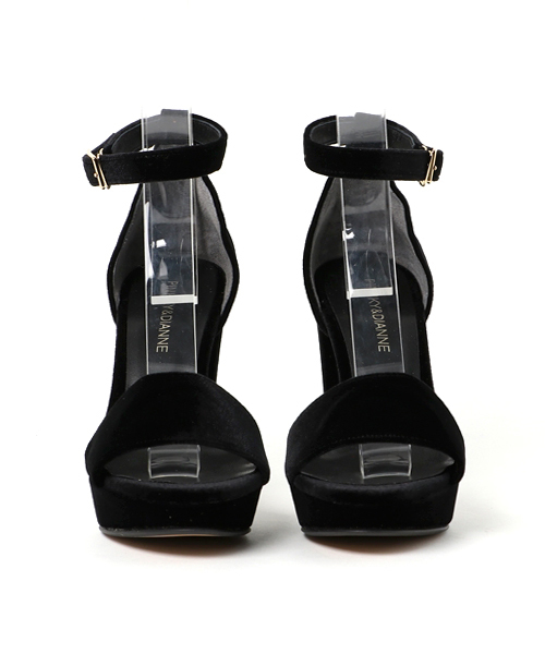 PINKY&DIANNE（ピンキーアンドダイアン）の「ベロアアンクルベルトサンダル（パンプス・レディース・ボルドー/ナチュラル/ブラック・MEDIUM/SMALL）」の7枚目の写真