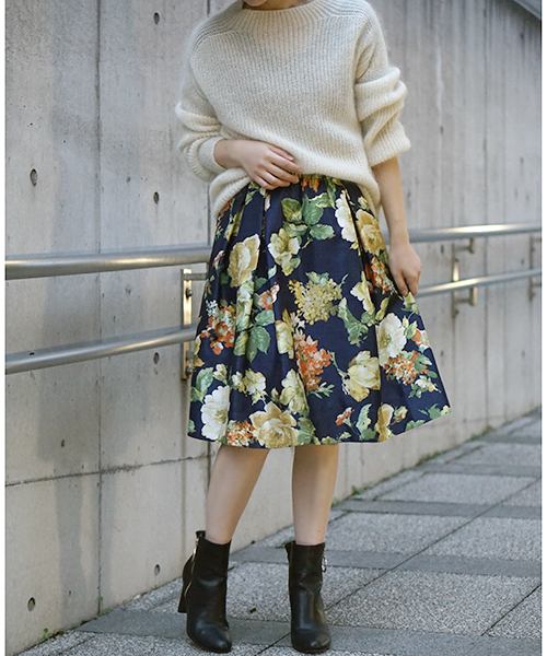 laboratory work（ラボラトリーワーク）の「フラワープリントタックギャザースカート（スカート・レディース・オフホワイト/ネイビー/イエロー・MEDIUM）」の7枚目の写真