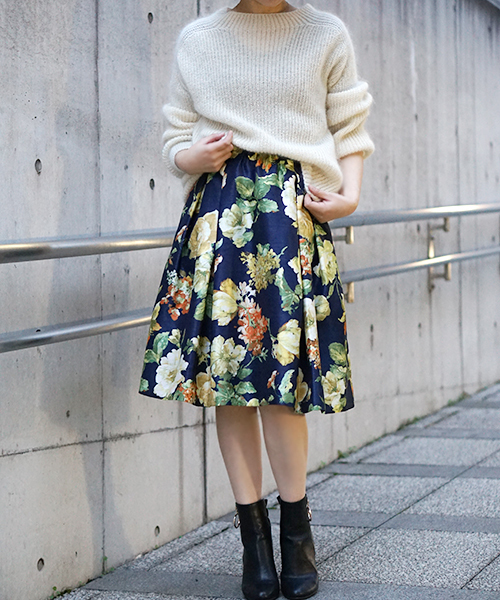 laboratory work（ラボラトリーワーク）の「フラワープリントタックギャザースカート（スカート・レディース・オフホワイト/ネイビー/イエロー・MEDIUM）」の4枚目の写真