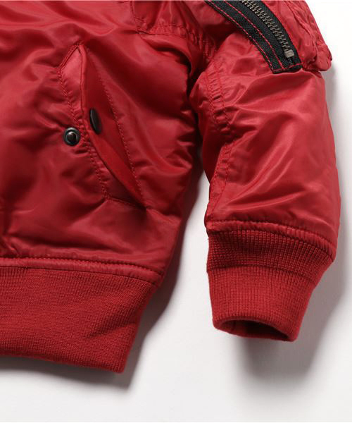 Right-on（ライトオン）の「【AVIREX】MA-1ブルゾン（ミリタリージャケット・キッズ・レッド・100/110/120/130/140）」の5枚目の写真