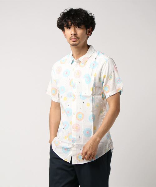 RVCA(ルーカ)の「RVCA メンズ 【LUKE PELLETIER】FIREWORKS ショートスリーブシャツ(シャツ/ブラウス・メンズ・ホワイト/ブラック・SMALL/MEDIUM)」の1枚目の写真