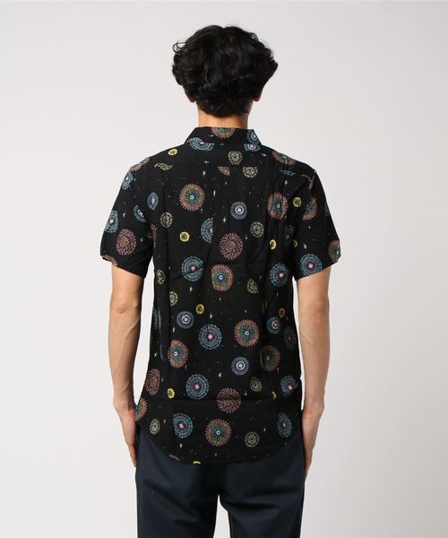 RVCA(ルーカ)の「RVCA メンズ 【LUKE PELLETIER】FIREWORKS ショートスリーブシャツ(シャツ/ブラウス・メンズ・ホワイト/ブラック・SMALL/MEDIUM)」の4枚目の写真