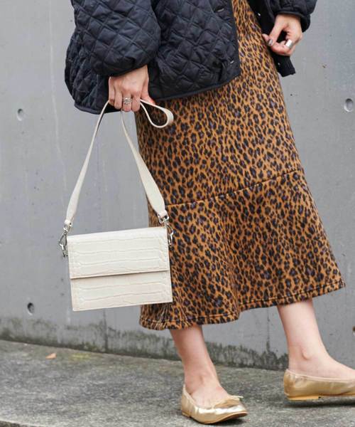 DouDou（ドゥドゥ）の「ダブルフラップショルダー（ショルダーバッグ・レディース・ベージュ/オフホワイト/ピンク・FREE）」の2枚目の写真