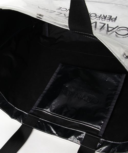 CALVIN KLEIN PERFORMANCE（カルバンクラインパフォーマンス）の「ラージ トランスペアレント メタリックトート バッグ（トートバッグ・メンズ・シルバー・FREE）」の4枚目の写真