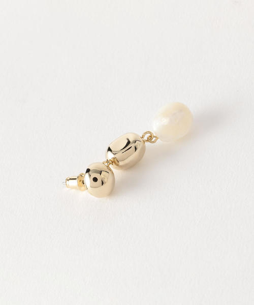 BEAUTY&YOUTH UNITED ARROWS（ビューティーアンドユースユナイテッドアローズ）の「BY メタル×パールモチーフ 3ドロップピアス ◆（ピアス（両耳用）・レディース・ゴールド・FREE）」の3枚目の写真