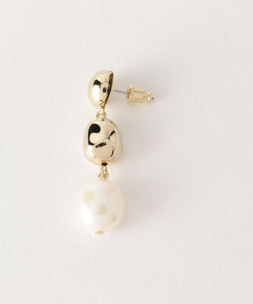 BEAUTY&YOUTH UNITED ARROWS（ビューティーアンドユースユナイテッドアローズ）の「BY メタル×パールモチーフ 3ドロップピアス ◆（ピアス（両耳用）・レディース・ゴールド・FREE）」の5枚目の写真