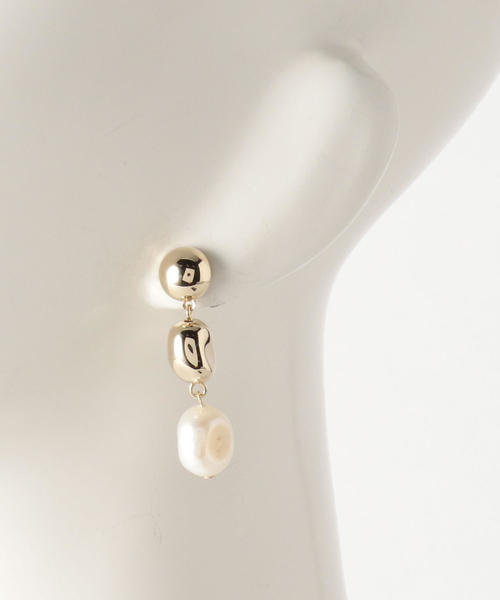 BEAUTY&YOUTH UNITED ARROWS（ビューティーアンドユースユナイテッドアローズ）の「BY メタル×パールモチーフ 3ドロップピアス ◆（ピアス（両耳用）・レディース・ゴールド・FREE）」の6枚目の写真