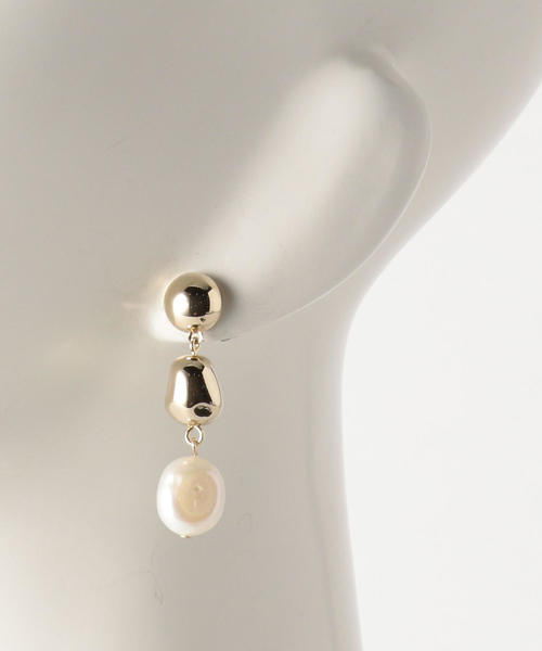 BEAUTY&YOUTH UNITED ARROWS（ビューティーアンドユースユナイテッドアローズ）の「BY メタル×パールモチーフ 3ドロップピアス ◆（ピアス（両耳用）・レディース・ゴールド・FREE）」の7枚目の写真