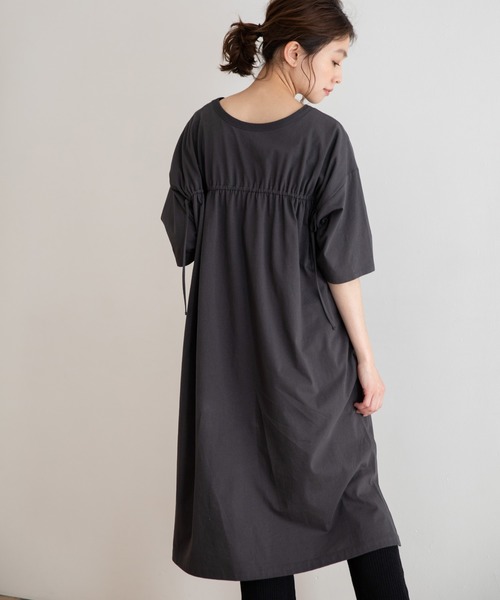 Munich(ミューニック)の「タンブラードライソフトジャージー 2WAYシャーリングTシャツワンピース(ワンピース・レディース・ホワイト/ブラック/ダークグレー/ライトベージュ・FREE)」の3枚目の写真