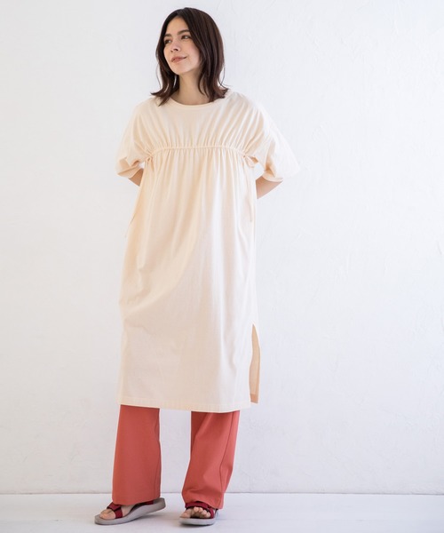 Munich(ミューニック)の「タンブラードライソフトジャージー 2WAYシャーリングTシャツワンピース(ワンピース・レディース・ホワイト/ブラック/ダークグレー/ライトベージュ・FREE)」の19枚目の写真