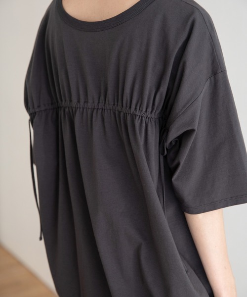 Munich(ミューニック)の「タンブラードライソフトジャージー 2WAYシャーリングTシャツワンピース(ワンピース・レディース・ホワイト/ブラック/ダークグレー/ライトベージュ・FREE)」の6枚目の写真