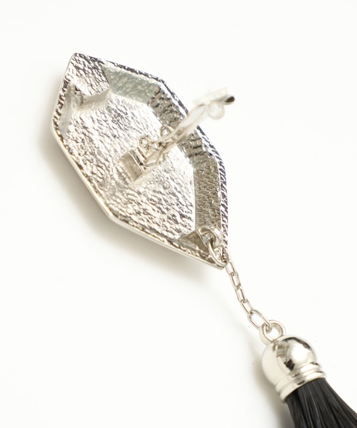 TOGA PULLA（トーガ　プルラ）の「【TOGA PULLA(トーガプルラ)】フリンジイヤリング　TP02-AK263（イヤリング・レディース・ホワイト/ブラック・FREE）」の5枚目の写真