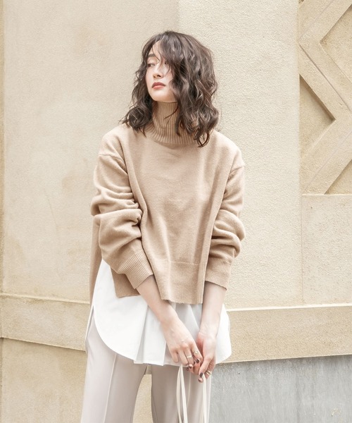 UR'S（ユアーズ）の「ｻｲﾄﾞｽﾘｯﾄﾀｰﾄﾙﾆｯﾄ（ニット/セーター・レディース・ブラック/グレー/ベージュ系その他/ライトベージュ/ブルー/ネイビー・S/M）」の4枚目の写真