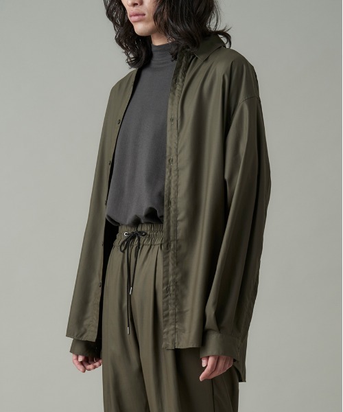Juha(ユハ)の「SOFT L/S SHIRT(シャツ/ブラウス・メンズ・ブラック/オフホワイト/オリーブ/チャコールグレー・4/3)」の4枚目の写真