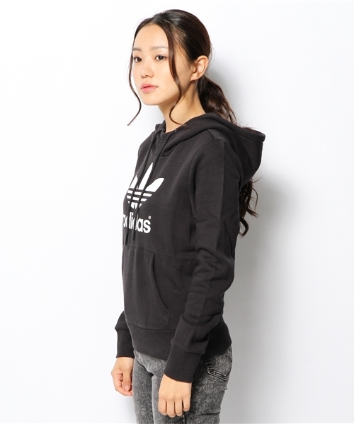 adidas Originals（アディダスオリジナルス）の「ウィメンズ アディダス オリジナルス ロゴ パーカ adidas Originals TREFOIL HOODIE W（パーカー・レディース・ブラック/グレー・MEDIUM/SMALL）」の4枚目の写真
