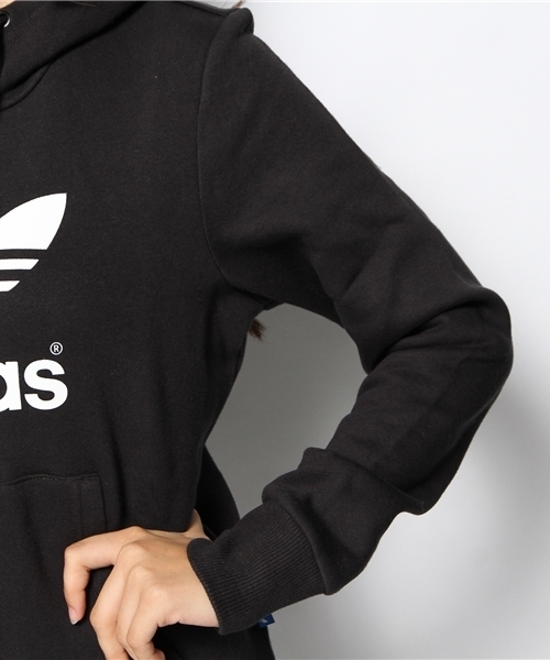 adidas Originals（アディダスオリジナルス）の「ウィメンズ アディダス オリジナルス ロゴ パーカ adidas Originals TREFOIL HOODIE W（パーカー・レディース・ブラック/グレー・MEDIUM/SMALL）」の7枚目の写真