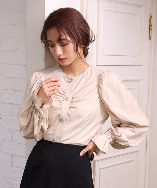 one after another NICE CLAUP（ワンアフターアナザーナイスクラップ）の「キラキラvintageボタンブラウス（シャツ/ブラウス・レディース・オフホワイト/ブラック/ベージュ・FREE）」の7枚目の写真