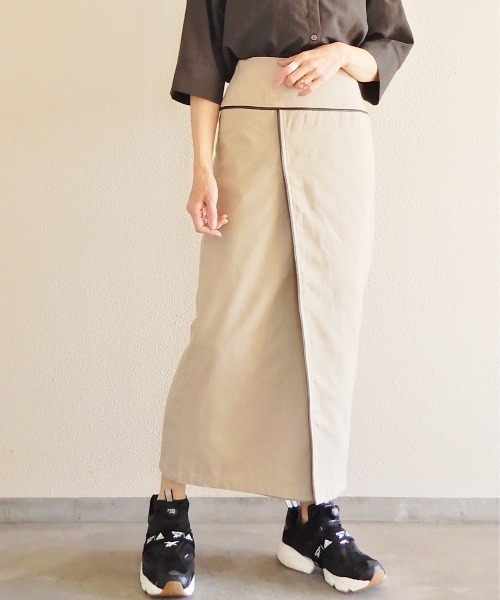 y/m by Yukie（イムバイユキエ）の「リネンライクパイピングラップスカート（スカート・レディース・ベージュ/オフホワイト・FREE）」の6枚目の写真