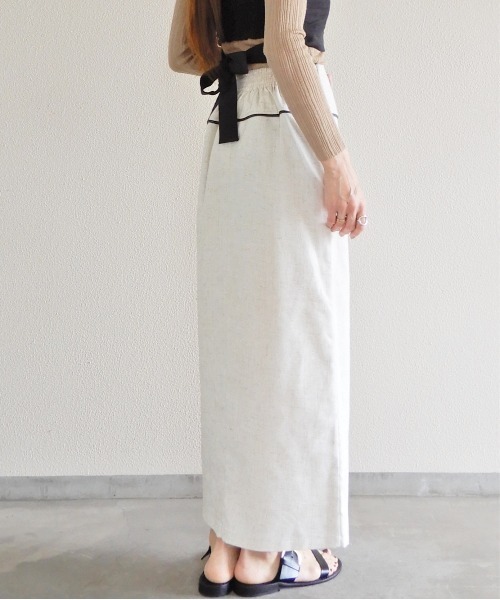 y/m by Yukie（イムバイユキエ）の「リネンライクパイピングラップスカート（スカート・レディース・ベージュ/オフホワイト・FREE）」の10枚目の写真