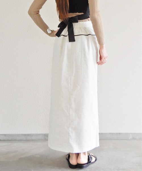 y/m by Yukie（イムバイユキエ）の「リネンライクパイピングラップスカート（スカート・レディース・ベージュ/オフホワイト・FREE）」の5枚目の写真