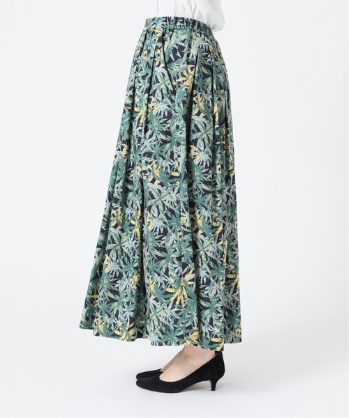 SLOBE IENA(スローブイエナ)の「タックフレアスカート【ウエストゴム/手洗い可能】◆(スカート・レディース・ネイビー・38/36)」の11枚目の写真