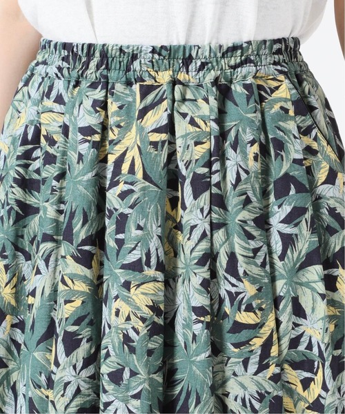 SLOBE IENA(スローブイエナ)の「タックフレアスカート【ウエストゴム/手洗い可能】◆(スカート・レディース・ネイビー・38/36)」の2枚目の写真