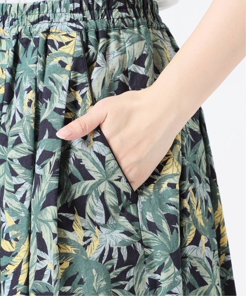 SLOBE IENA(スローブイエナ)の「タックフレアスカート【ウエストゴム/手洗い可能】◆(スカート・レディース・ネイビー・38/36)」の13枚目の写真