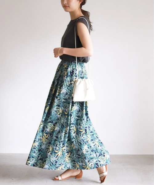 SLOBE IENA(スローブイエナ)の「タックフレアスカート【ウエストゴム/手洗い可能】◆(スカート・レディース・ネイビー・38/36)」の12枚目の写真