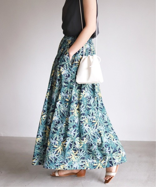 SLOBE IENA(スローブイエナ)の「タックフレアスカート【ウエストゴム/手洗い可能】◆(スカート・レディース・ネイビー・38/36)」の6枚目の写真