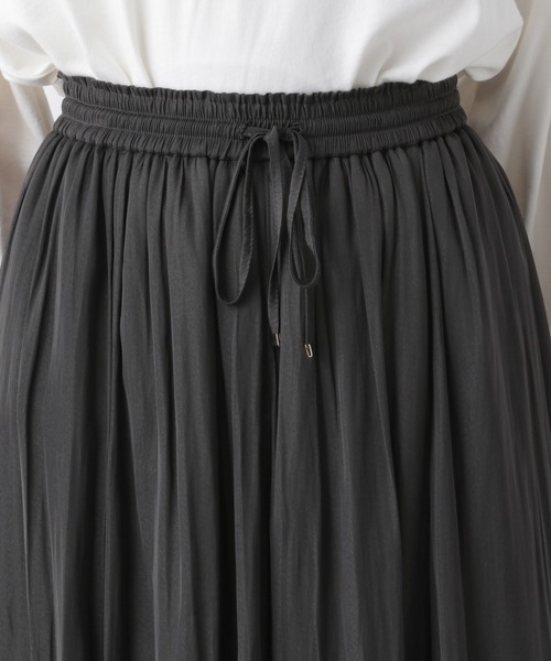 GLOBAL WORK（グローバルワーク）の「サラサラサテンフレアスカート/959748（スカート・レディース・チャコールグレー/その他/ダークグレー/グレー系その他/グリーン系その他6・FREE）」の18枚目の写真