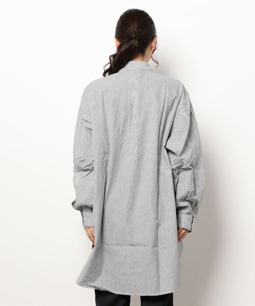 HONEYSUCKLE ROSE(ハニーサックルローズ)の「【HONEYSUCKLE ROSE】ボリュームシャツ(シャツ/ブラウス・レディース・ホワイト/ブルー・M/L)」の4枚目の写真