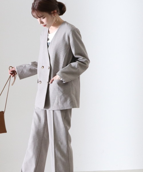 Cheek(チーク)の「チェックダブルブレストノーカラージャケット(ノーカラージャケット・レディース・ベージュ・MEDIUM)」の2枚目の写真