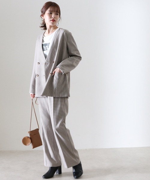 Cheek(チーク)の「チェックダブルブレストノーカラージャケット(ノーカラージャケット・レディース・ベージュ・MEDIUM)」の4枚目の写真