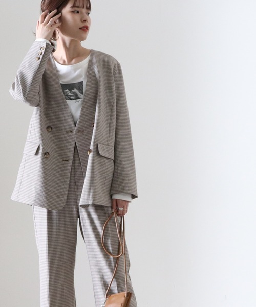 Cheek(チーク)の「チェックダブルブレストノーカラージャケット(ノーカラージャケット・レディース・ベージュ・MEDIUM)」の9枚目の写真