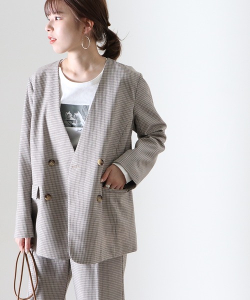 Cheek(チーク)の「チェックダブルブレストノーカラージャケット(ノーカラージャケット・レディース・ベージュ・MEDIUM)」の3枚目の写真
