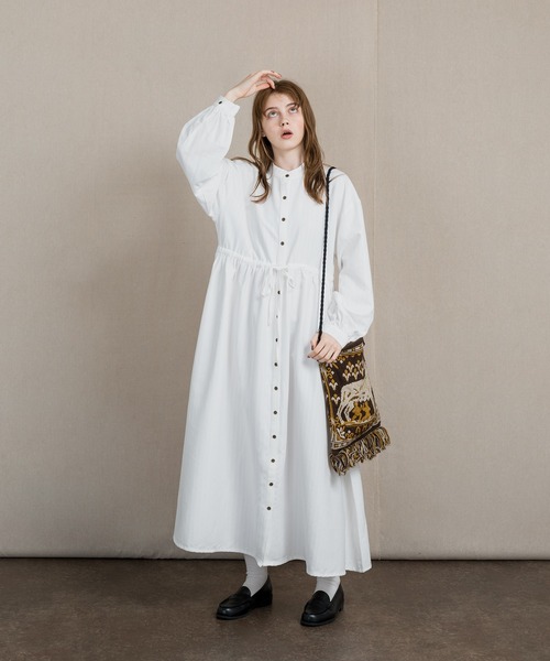 MUHET（ミュエータ）の「バンドカラーマキシワンピース（ワンピース・レディース・グレー/オフホワイト/ライトブラウン・SMALL/MEDIUM/LARGE）」の11枚目の写真