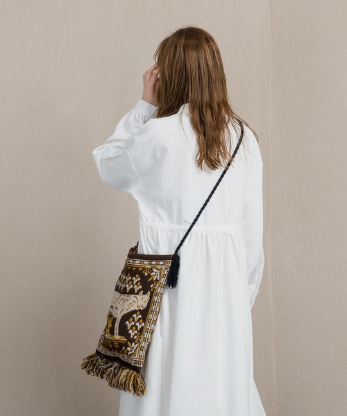 MUHET（ミュエータ）の「バンドカラーマキシワンピース（ワンピース・レディース・グレー/オフホワイト/ライトブラウン・SMALL/MEDIUM/LARGE）」の14枚目の写真