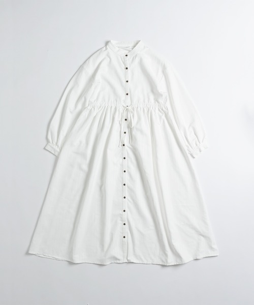 MUHET（ミュエータ）の「バンドカラーマキシワンピース（ワンピース・レディース・グレー/オフホワイト/ライトブラウン・SMALL/MEDIUM/LARGE）」の4枚目の写真