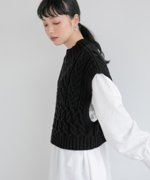 LOWRYS FARM（ローリーズファーム）の「ハイネックケーブルベスト　236928（ベスト・レディース・ブラック/ダークブラウン/オレンジ/アイボリー・FREE）」の11枚目の写真