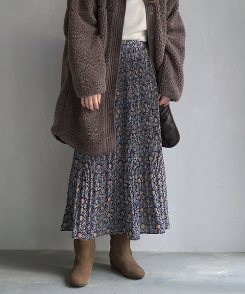 zootie（ズーティー）の「【見た目を裏切るあたたかさ】フリース裏地付き 花柄マイクロプリーツスカート（スカート・レディース・ネイビー/ブラック/ブラウン/ブラック系その他/グリーン/グレイッシュブルー/ホワイト系その他/ライトカーキ/ミント/ブラウン系その他/ベージュ/ホワイト系その他2/ブラウン系その他2・M）」の12枚目の写真