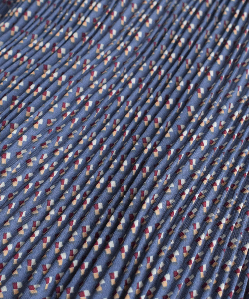 zootie（ズーティー）の「【見た目を裏切るあたたかさ】フリース裏地付き 花柄マイクロプリーツスカート（スカート・レディース・ネイビー/ブラック/ブラウン/ブラック系その他/グリーン/グレイッシュブルー/ホワイト系その他/ライトカーキ/ミント/ブラウン系その他/ベージュ/ホワイト系その他2/ブラウン系その他2・M）」の20枚目の写真