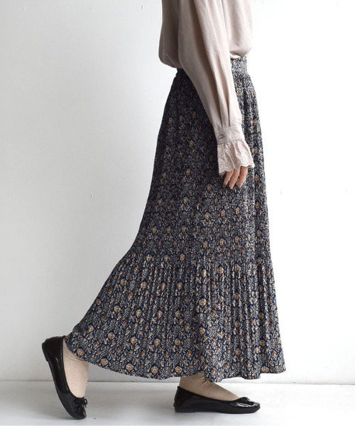 zootie（ズーティー）の「【見た目を裏切るあたたかさ】フリース裏地付き 花柄マイクロプリーツスカート（スカート・レディース・ネイビー/ブラック/ブラウン/ブラック系その他/グリーン/グレイッシュブルー/ホワイト系その他/ライトカーキ/ミント/ブラウン系その他/ベージュ/ホワイト系その他2/ブラウン系その他2・M）」の19枚目の写真