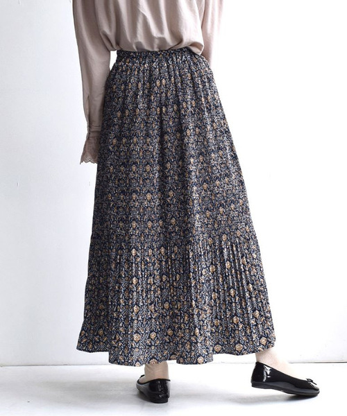 zootie（ズーティー）の「【見た目を裏切るあたたかさ】フリース裏地付き 花柄マイクロプリーツスカート（スカート・レディース・ネイビー/ブラック/ブラウン/ブラック系その他/グリーン/グレイッシュブルー/ホワイト系その他/ライトカーキ/ミント/ブラウン系その他/ベージュ/ホワイト系その他2/ブラウン系その他2・M）」の18枚目の写真