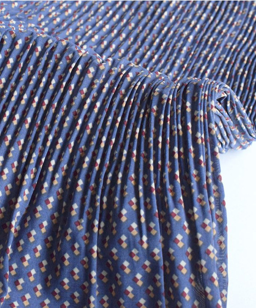 zootie（ズーティー）の「【見た目を裏切るあたたかさ】フリース裏地付き 花柄マイクロプリーツスカート（スカート・レディース・ネイビー/ブラック/ブラウン/ブラック系その他/グリーン/グレイッシュブルー/ホワイト系その他/ライトカーキ/ミント/ブラウン系その他/ベージュ/ホワイト系その他2/ブラウン系その他2・M）」の17枚目の写真